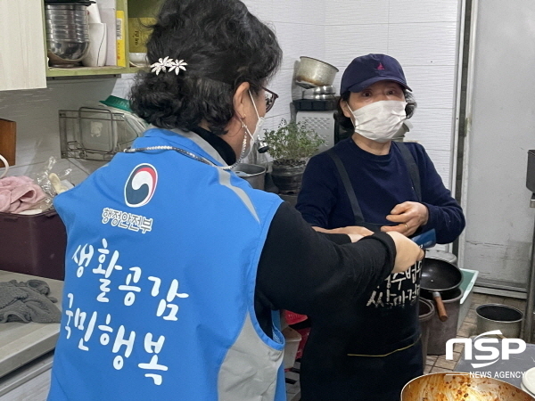 NSP통신-의성군은 국민생활에 도움을 주는 아이디어 제안, 정책참여, 봉사활동 등을 추진하는 제8기 생활공감정책 참여단이 지난 11월부터 12월까지 2개월간 생활방역 캠페인을 추진했다고 밝혔다. (의성군)