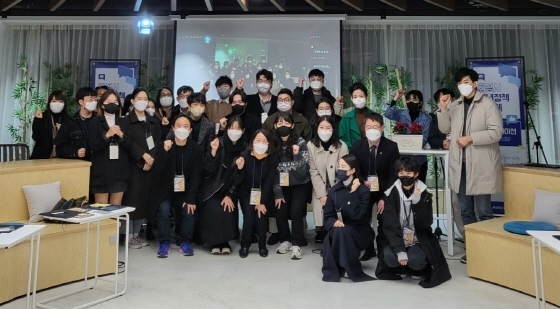 21일 화성시 청년정책협의체 관계자들이 기념촬영을 하는 모습. (화성시)