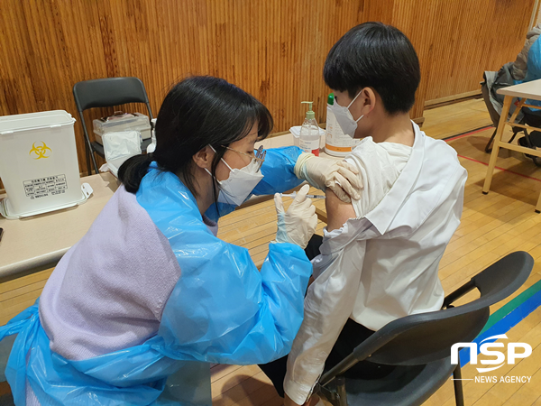 NSP통신-경주시 소아·청소년 대상 학교 방문 백신 접종 실시 모습. (경주시)