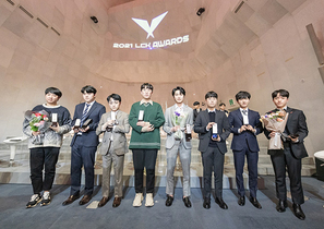 [NSP PHOTO]담원 기아 쇼메이커 허수, 2021 LCK 어워드 7관왕 등극