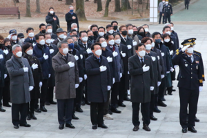 [NSP PHOTO]주낙영 경주시장, 충혼탑 참배로 새해 업무 시작