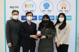 [NSP PHOTO]군포도시공사, 적십자 경기혈액원장 유공 감사패 수상