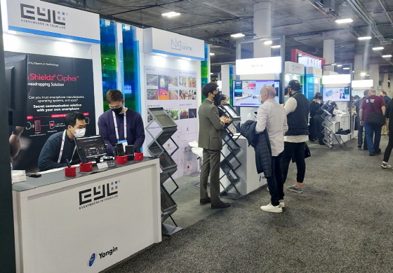 NSP통신-5~7일 미국 라스베가스 컨벤션 센터에서 열린 CES 2022에 참가한 용인시 기업들 모습. (용인시)