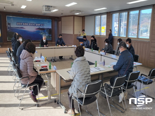 NSP통신-영덕군 강구면 지역사회보장협의체가 지난 12일 강구면사무소 2층 회의실에서 올해 맞춤형 복지서비스 제공과 복지사각지대 발굴을 위한 회의를 진행했다. (영덕군)