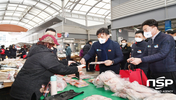 NSP통신-청송군은 설 명절을 맞아 24일부터 오는 28일까지 전통시장 장보기 행사를 펼친다. (청송군)