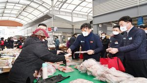 [NSP PHOTO]청송군, 설 명절 전통시장 장보기 행사 실시