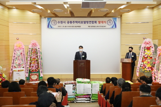 NSP통신-25일 연합회 발대식에서 조석환 수원시의회 의장이 축사를 하는 모습. (수원시의회)