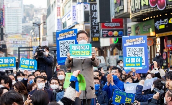 NSP통신-경기 지역 마지막 일정을 순회하고 있는 이재명 대선 후보가 공약을 밝히고 있다. (더불어민주당 경기도당)