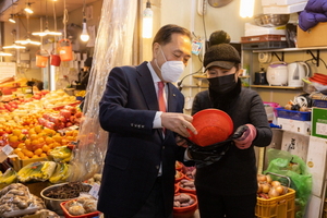 [NSP PHOTO]새마을금고, 설 맞이 전통시장 활성화…물품지원도