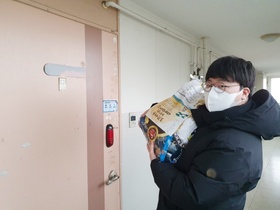 [NSP PHOTO]용인시 기흥장애인복지관 저소득 장애인가정에 명절선물 전달