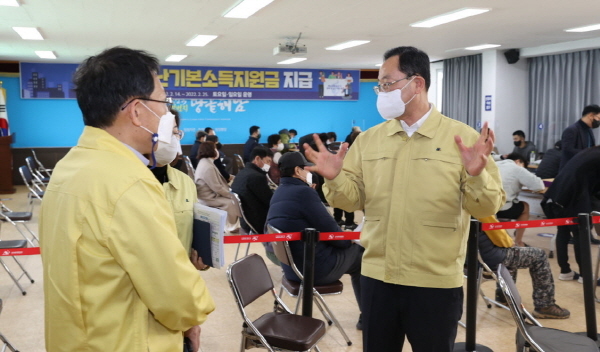 NSP통신-명현관 해남군수, 재난지원금 지급 현장점검 (해남군)