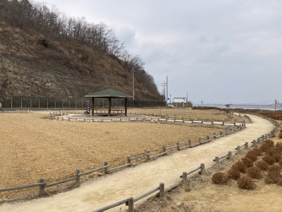 NSP통신-시민 만족도 향상을 위한 도시숲 리모델링 사업 추진 모습. (김포시)