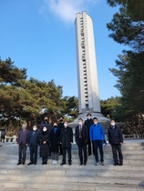 [NSP PHOTO]더불어민주당 경주시지역위, 황성공원 충혼탑 참배...20대 대선승리 다짐