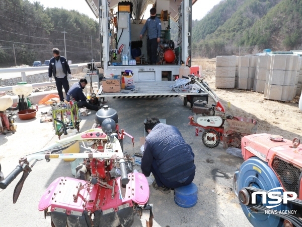 NSP통신-울진군은 농업기계 자가 정비능력 향상과 적기영농 실현을 위해 오는 3월 8일까지 20개 마을을 대상으로 농업기계 현장순회수리 및 안전교육을 실시한다. (울진군)