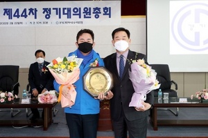 [NSP PHOTO]박근철 경기도의회 민주당 대표의원, 경기도개인택시운송사업조합 감사패 받아