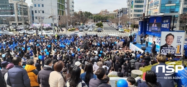 NSP통신-이재명 대통령 후보가 28일 오전 경북 포항시청광장에 마련된 포항발전 제대로! 새로운 포항을 위해, 이재명! 포항 유세장을 찾아 지지를 호소하고 있다. (더불어민주당)