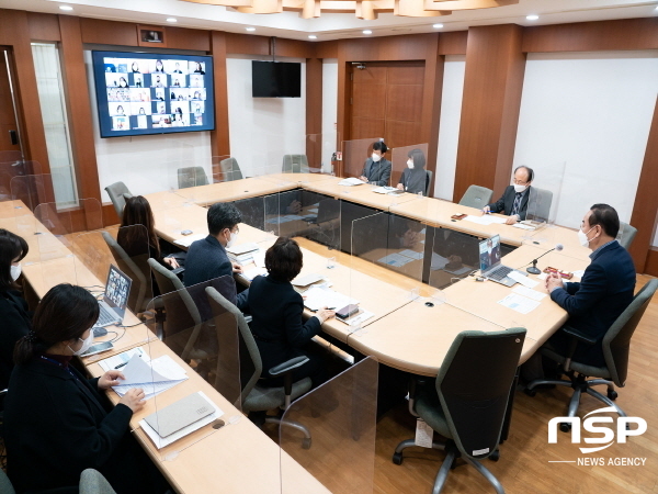 구미시는 3일 시청 중회의실과 각 기관, 자택에서 이중언어강사 11명과 어린이집, 지역아동센터 등 25개 연계기관이 참석한 가운데, 결혼이민여성 이중언어강사 일자리창출사업의 원활한