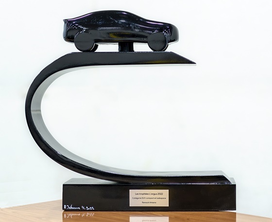 NSP통신-XM3가 수상한 2022 부아튀르 드 라거스 및 컴팩트 SUV 및 MPV 부문 1위 트로피 (르노삼성차)