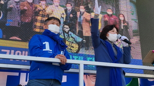 [NSP PHOTO]추미애 더민주당 명예선대위원장 광양 중마동 유세 지원