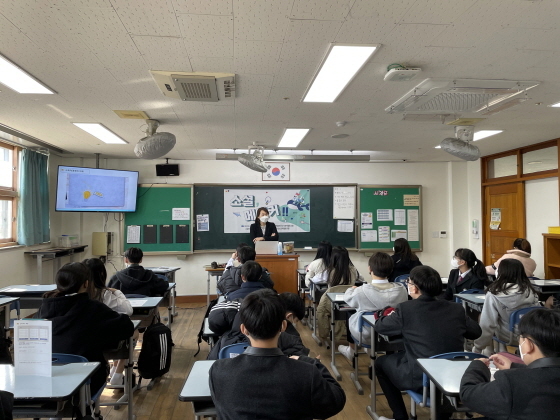 NSP통신-원일중학교에서 진행된 청소년소셜디자인스쿨에 참여한 학생들 모습. (오산시)