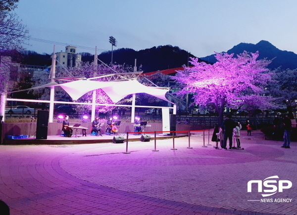 NSP통신-구미시는 오는 31일부터 4월 3일까지 금오천 일원 및 구미동락공원 다목적광장에서 한국예총 구미지회 및 숨협동조합 주관으로 2022 벚꽃주간 버스킹을 개최한다. (구미시)