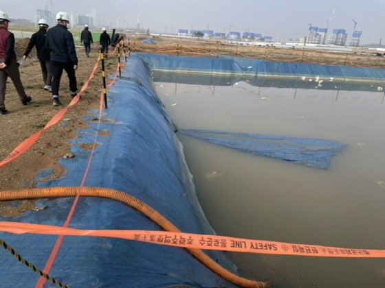 NSP통신-경기도 담당자와 시행자 합동으로 도내 26개 택지 및 공공주택지구 대상 해빙기 안전사고 예방 현장점검을 실시하고 있다. (경기도)