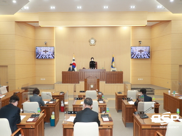 NSP통신-예천군의회는 30일 의회 본회의장에서 제253회 예천군의회 임시회를 열고 조동인 의원이 대표 발의한 보문면 사업장폐기물 최종처리시설 조성사업 반대 결의안을 채택했다. (예천군의회)