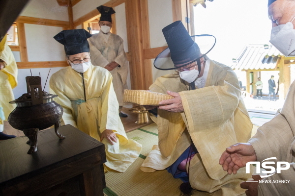 NSP통신-구미시는 지난 2일 왕산기념사업회주관으로 왕산허위선생기념관 내 경인사에서 왕산 허위선생 탄신 167주기 춘계향사를 봉행했다. (구미시)