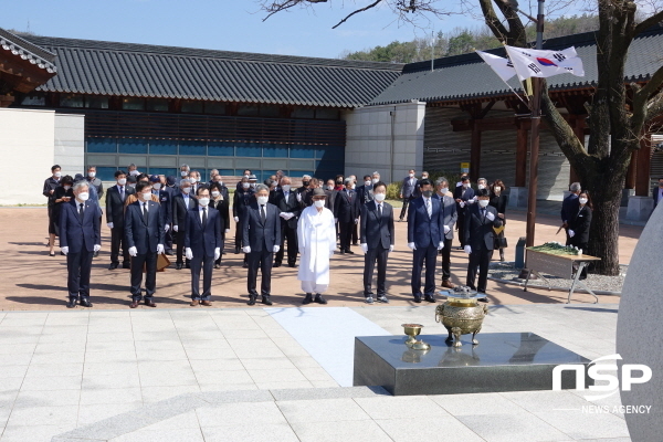 NSP통신-경상북도는 11일 경상북도독립운동기념관에서 순국선열들의 고귀한 애국정신을 기리고, 대한민국의 정통성과 민족자존의 의식 확립을 위해 제103주년 대한민국임시정부 수립 기념식을 거행했다. (경상북도)