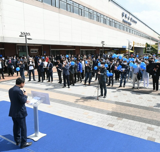 NSP통신-윤화섭 안산시장 6·1 지방선거 출마 기자회견 모습. (안산시)