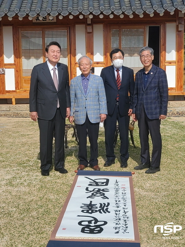 NSP통신-윤석열 대통령 당선인이 안동, 상주, 구미, 포항을 거쳐 지난 11일 저녁 경주를 방문했다. (경주시)