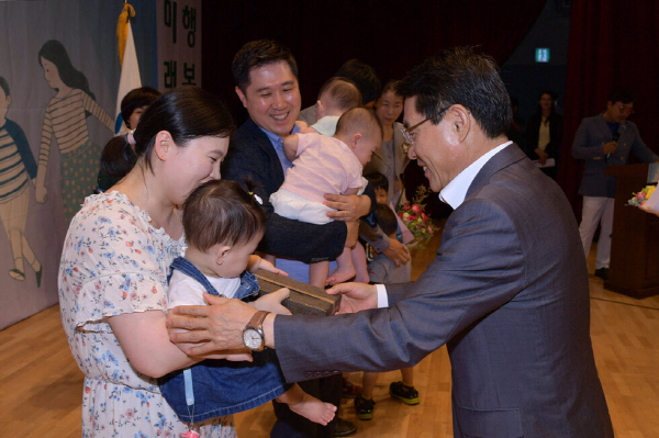 NSP통신-권오봉 여수시장이 아이 낳고 키우기 좋은 여수를 위한 정책을 한층 더 강화해 나가겠다고 밝혔다. (권오봉 후보)