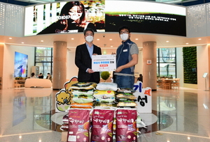 [NSP PHOTO]화성시 공무원노동조합, 취약계층에 사랑의 쌀 기탁