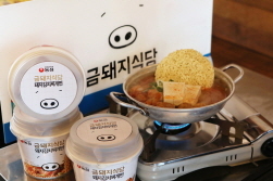 NSP통신-금돼지식당 돼지김치찌개면 (농심 제공)