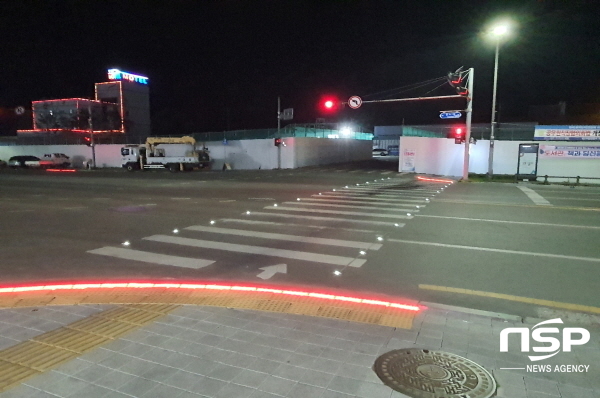 NSP통신-의성군이 교통사고 발생률 감소를 목표로 차량 운전자 및 보행자를 위해 안전한 교통환경을 조성하고자 의성읍 내 사고발생 위험률이 높은 지역을 중심으로 교통안전시설물 확충에 적극 나선다. (의성군)