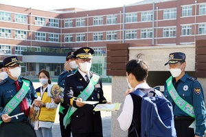 [NSP PHOTO]순천경찰서, 유관기관 합동 등굣길 캠페인 전개