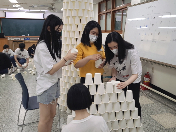 NSP통신-11일 별별숲 프로젝트 건축학교에 참여한 학생들 모습. (오산시)