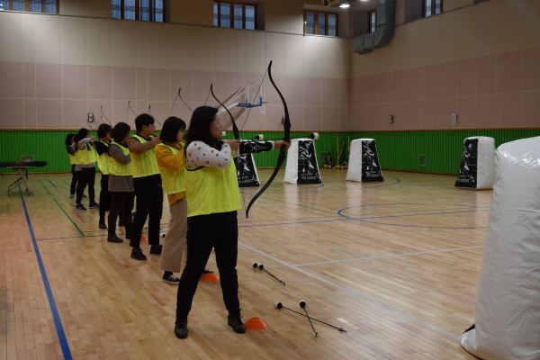 NSP통신-경주시 직영 청소년수련시설인 화랑마을이 오는 14일부터 29일까지 매주 토·일요일 지역 대표 사적지 대릉원에서 찾아가는 화랑마을 이벤트를 연다. 대릉원 (경주시)