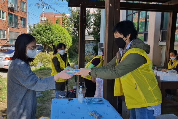 NSP통신-경주시종합자원봉사센터는 탄소중립 실천을 위해 안녕! 아이스팩 챌린지 프로그램을 운영하고 있다고 13일 밝혔다. (경주시)