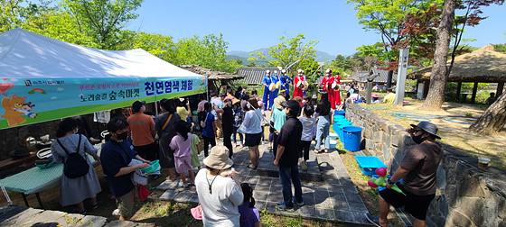 NSP통신-속초시립박물관을 찾은 관람객들. (속초시)