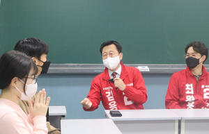 [NSP PHOTO]김용남 수원시장 후보, 개천에서 용 나는 사회 만들겠다