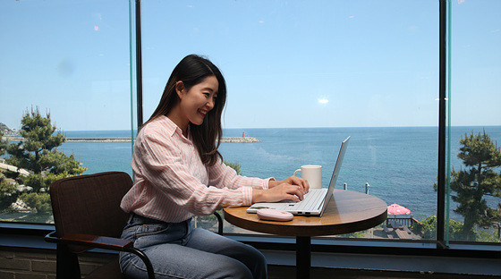 NSP통신-동해시가 일과 관광을 함께 할 수 있는 워케이션을 추진하고 있다. (동해시)