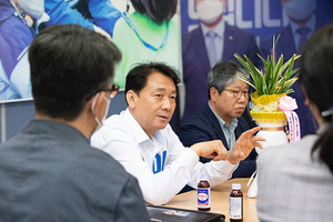 [NSP PHOTO]이광재 강원지사 후보, 어린이집연합회와 깜짝 만남...교육혁신협의체 구성 약속