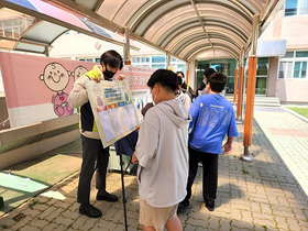 [NSP PHOTO]삼척시정신건강복지센터, 마음키움 행복프로젝트 등굣길 캠페인 진행