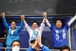 [NSP PHOTO]박승원 광명시장 후보, 민주당 후보들과 함께 출정식 열고 필승 결의