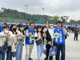 [NSP PHOTO]정장선 평택시장 후보, 공식 선거운동 첫 주말 현장 소통 이어가