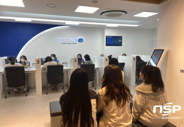 NSP통신-경상북도교육청은 학생들이 사회 구성원으로서 익혀야 할 기초 경제지식을 함양하고, 급변하는 경제환경에 대응할 수 있는 경제 안목을 키우기 위해 2022 미래를 향해 달리는 경제교육을 실시한다고 밝혔다. (경상북도교육청)