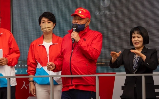 NSP통신-가수 김흥국씨 등 연예인들이 이상일 국민의힘 용인특례시장 후보의 응원과 유세 지원을 하고 있다. (이상일 용인특례시장 후보 캠프)