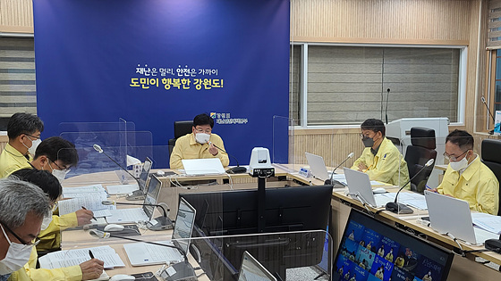 NSP통신-30일 최복수 강원도 행정부지사가 도내 아프리카돼지열병이 재발생함에 따라 시·군 부단체장을 소집, 긴급방역 상황점검 영상회의를 주재하고 있다. (강원도청)