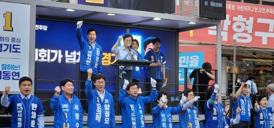 -김동연 경기지사 후보가 김상돈 의왕시장 후보 지지연설을 하고 있다. (김상돈 선거캠프)
